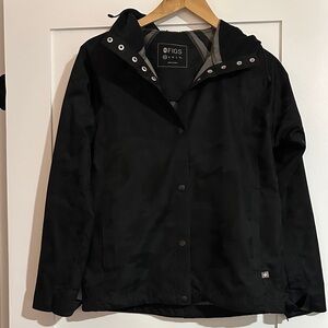 FIGS Women's Utility Jacket in Black/camo print